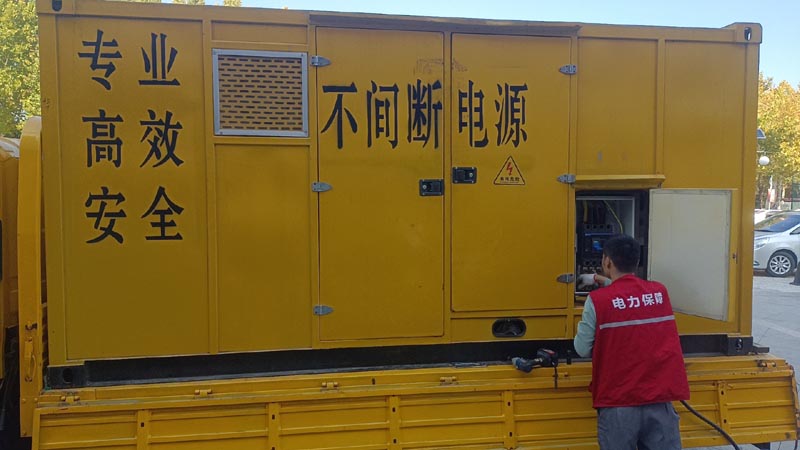 开阳柴油发电机组和UPS电源配合使用时，如何避免切换过程中的电力中断？